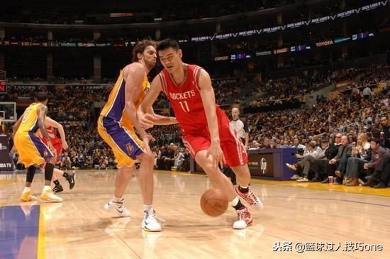 姚明曾在nba有哪些巅峰(姚明NBA生涯5大高光时刻：砍爆炸数据41 16，王者归来征服所有人)