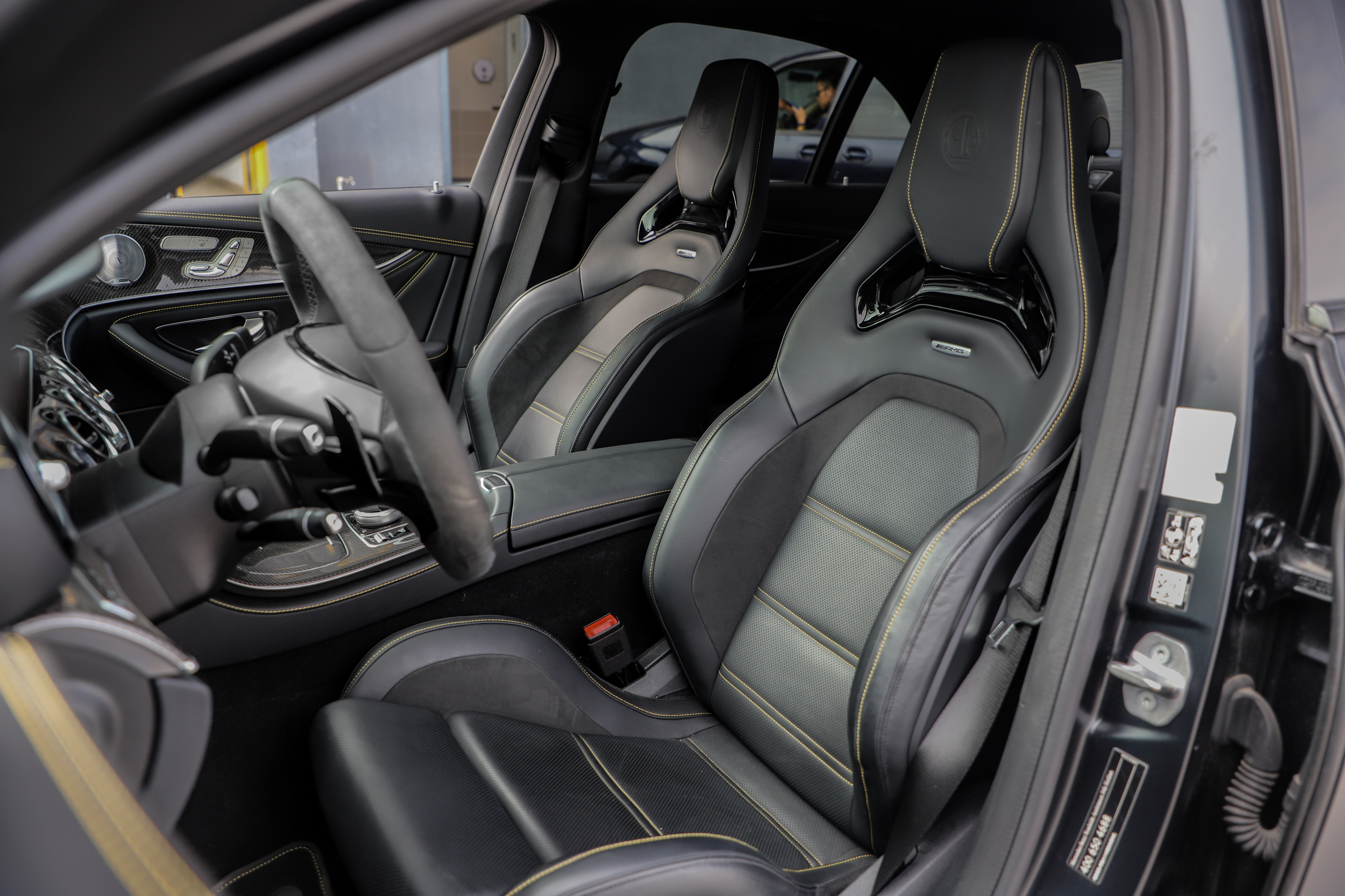 AMG E级双车评测：同门不同命，直6凭何挑战V8？