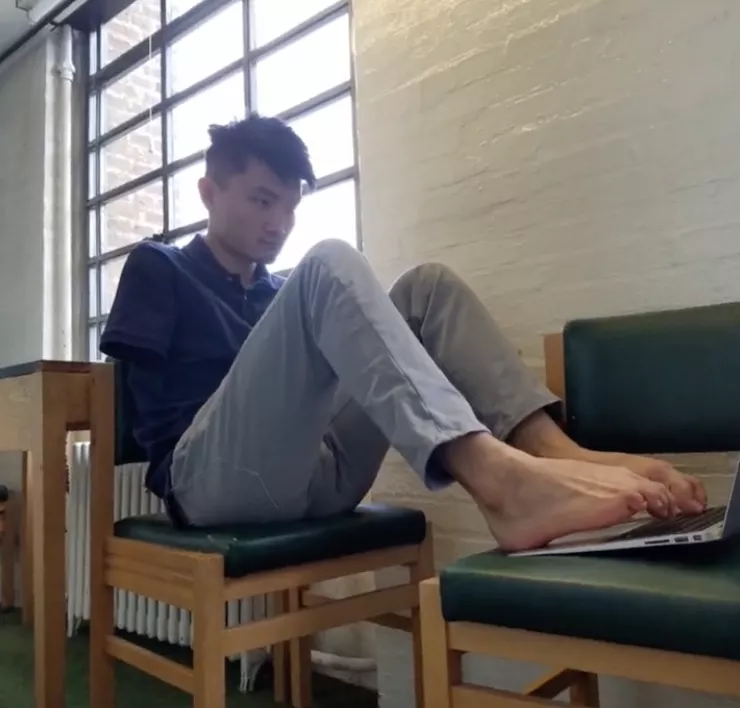 10年前，那个用脚高考轰动全国的文科状元，如今怎样了？