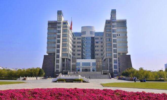 江西省的2所“潜力股”大学，专业好分数低，毕业生备受企业关注