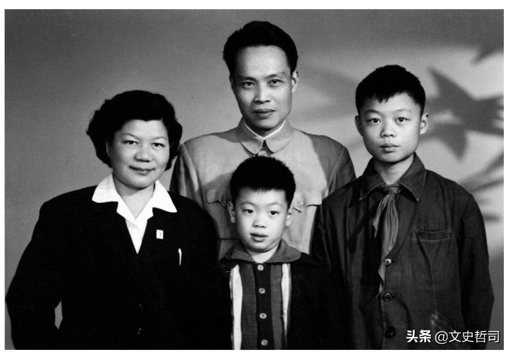 著名华侨女记者黄薇：在延安受毛主席宴请、在重庆宣讲惹恼蒋介石