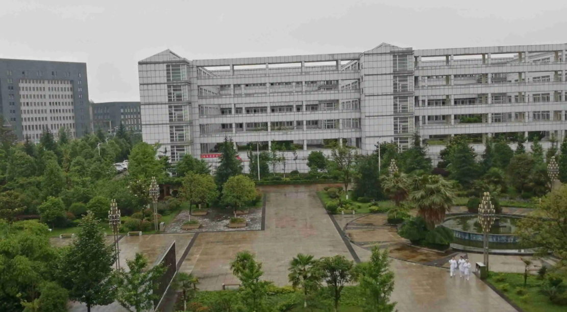 贵州新增一所大学首届招生遇冷，不怪学生不愿报，名字起得太随意