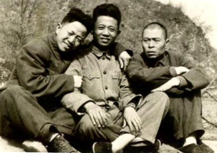 主席称他“满门英烈”，建国后任上海副市长，儿女一正国级三少将