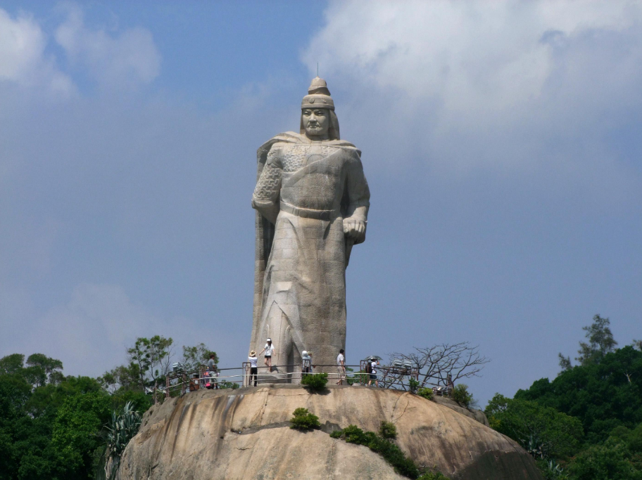 厦门旅游必打卡的景点，需要坐船才能到达，可以远观厦门全景