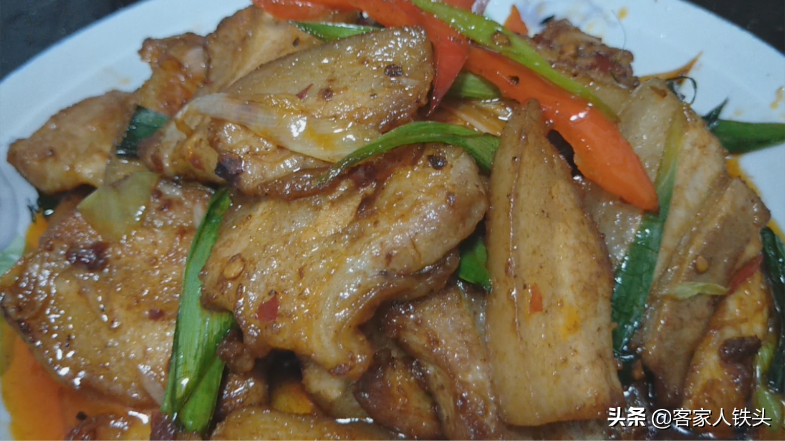 回锅肉，还是最爱妈妈教的这一个做法，简单好吃，比饭店做的还香