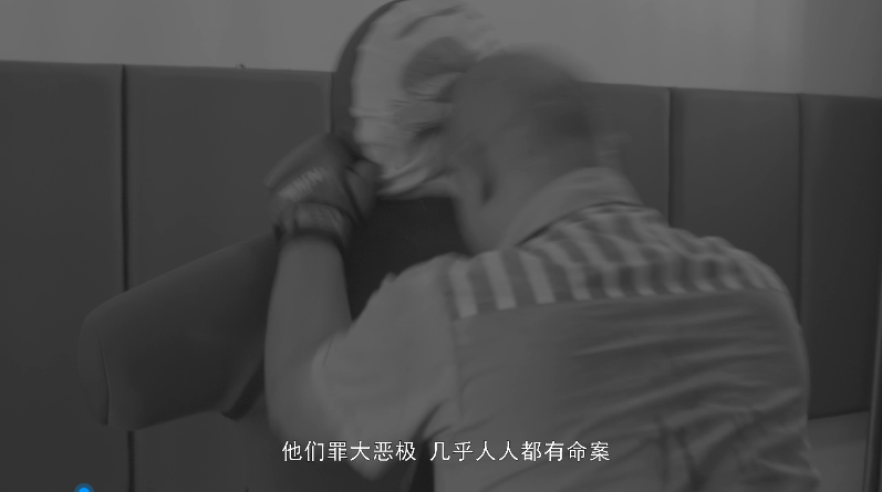 “这里的人刑期比命还长，看押他们，我就像坐在火山口”