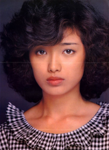 厚唇又个矮的山口百惠,如何成为时代美人?她的变美思路值得学习