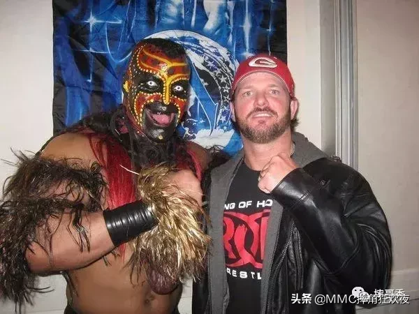 WWE历史上超级变态的人物！大口吃虫，令人害怕