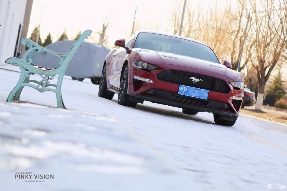 圆了跑车梦，女司机宝石红mustang提车+用车分享，优缺点都有