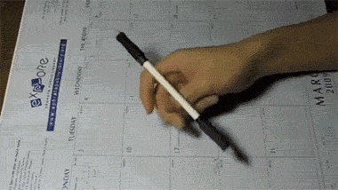 我靠转笔震慑了老外！原来这也是一股来自东方的神秘力量！