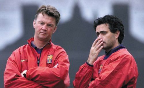 了曼城在19～20赛季欧冠里昂淘汰后,几位skysports的曼联名宿在直播间