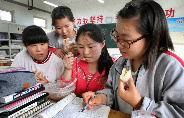 高考518分“喜提”大专，考生伤心哭诉，安徽文科考生太难了