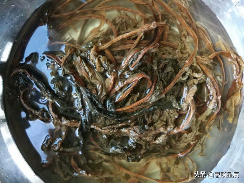 自制梅干菜有绝招，教你三种方法，一腌二晒三蒸，这干菜扣肉太香