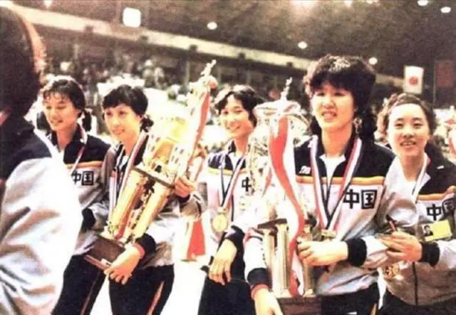 女排世界杯1985(女排历次夺冠，都有杨姓队员，东京奥运12人还会有“杨门女将”吗)