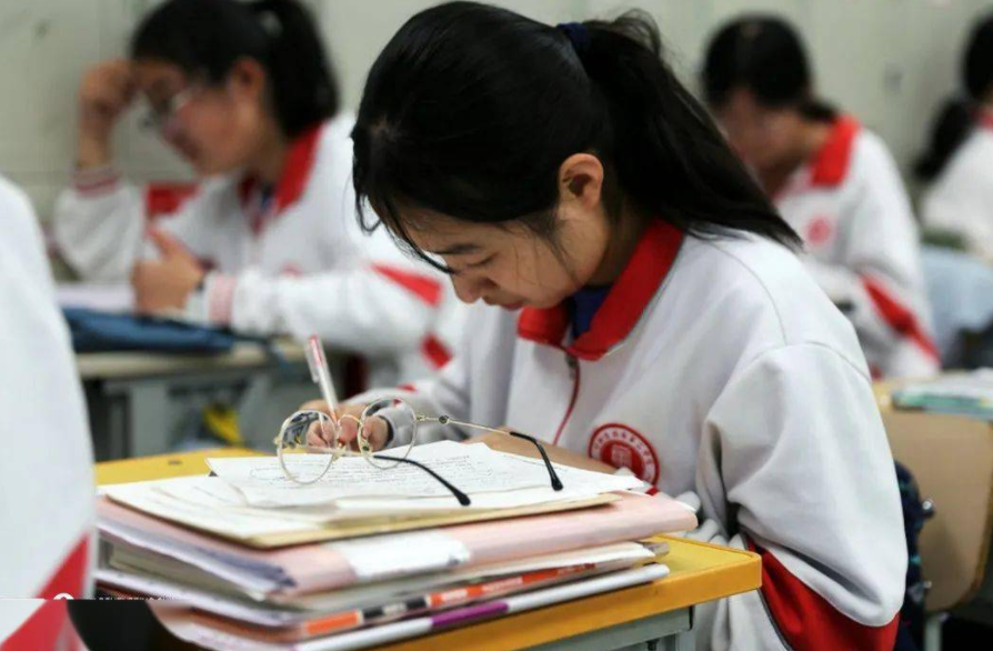 高考出现“神仙卷面”，老师看后不忍扣分，证明字体的重要性