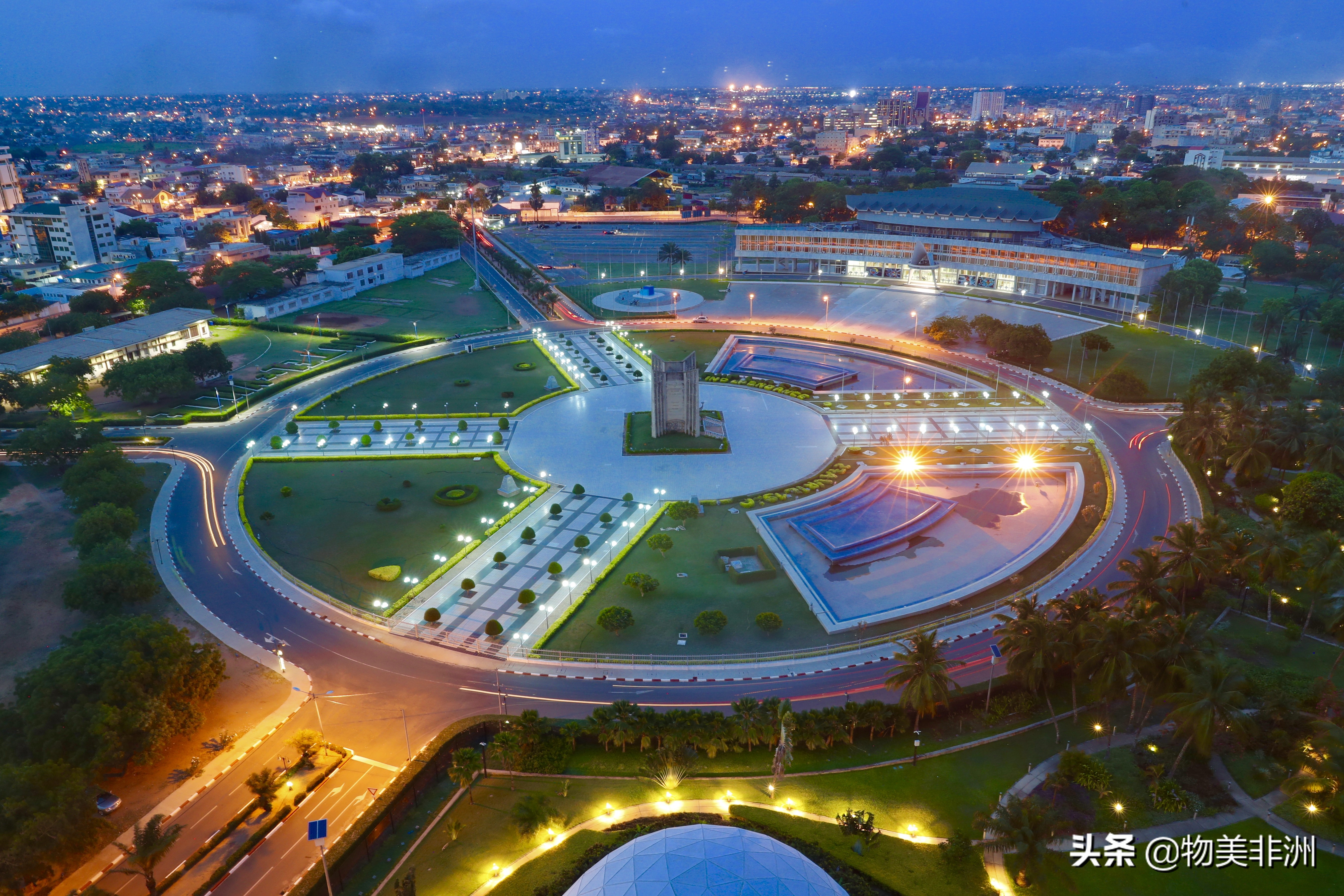 的小国,在这里感受到就是安静和狭小,从加纳出了国界就到了多哥的首都