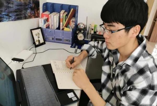 大学生活费多少合适？1500的标准家长认为很足够，学生却吵翻天