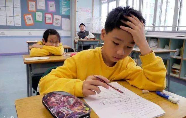 这次考试我考了85分，虽然不是满分，但妈妈说差强人意，已经进步很多了。