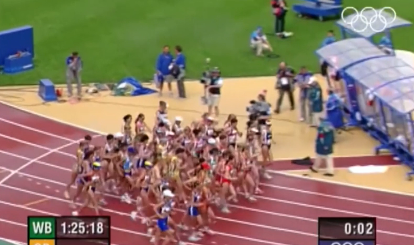 20公里竞走为什么举黄牌（中国小将夺得冠军无人欢呼，只能自己默默绕场地庆祝）