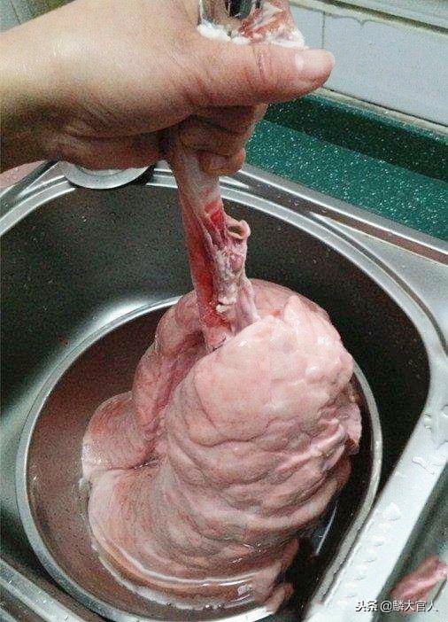 这种肉只要3块钱一斤，但却含有大量的毒素，再便宜也不要吃！