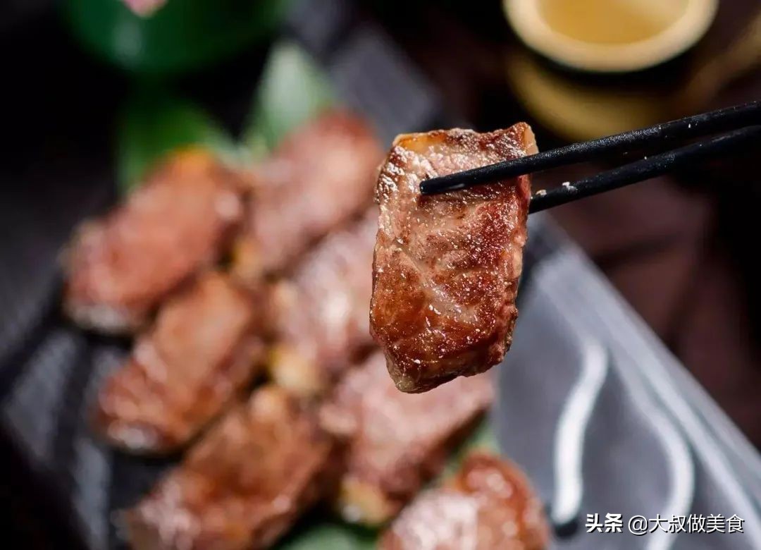 牛仔骨怎么做好吃又简单（3步就能做出鲜嫩多汁的牛仔骨）
