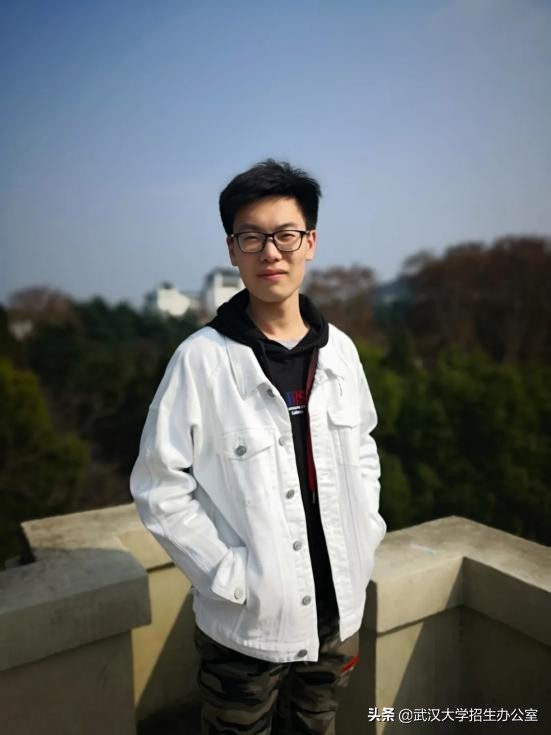 开挂！湖北学霸带领全班创造历史最高保研率！本科期间拿遍高额奖学金！