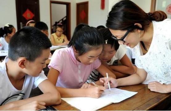 一位农村母亲的亲身感言：后悔高三选择陪读，对儿子成绩影响不小