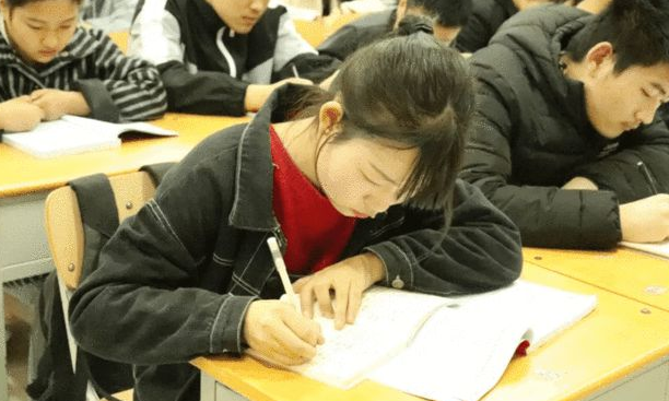 毕业才发现，985和普通高校差的不是一点半点，幸亏当初没选错