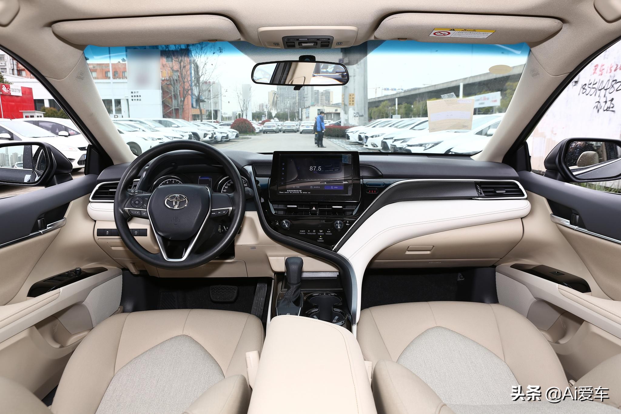 2.0L+178马力，合资热销中型家轿，实惠省心油耗5.5L,丰田凯美瑞