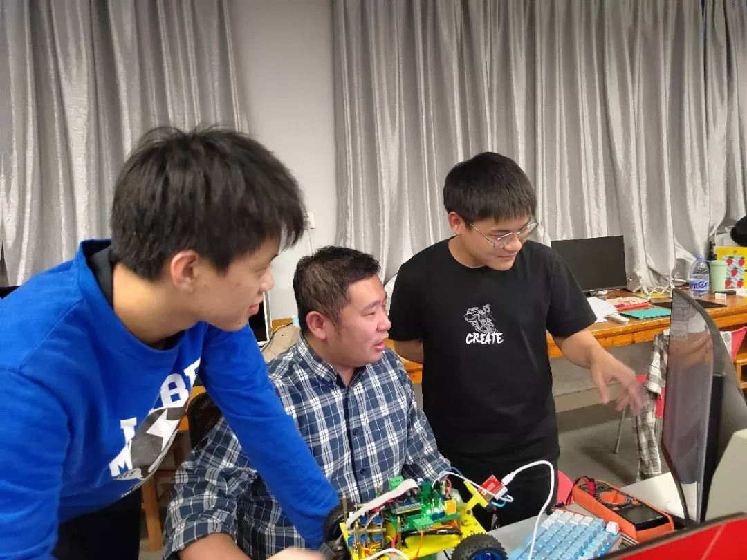 广州华立学院：这辆小车在广东火了，还将晋级全国决赛