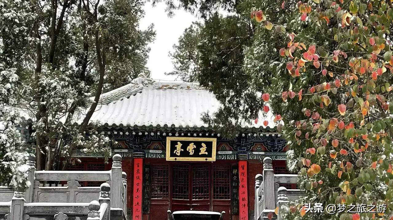 北京在立冬第一天迎来初雪，我们快来看首都的2021年冬第一场雪景