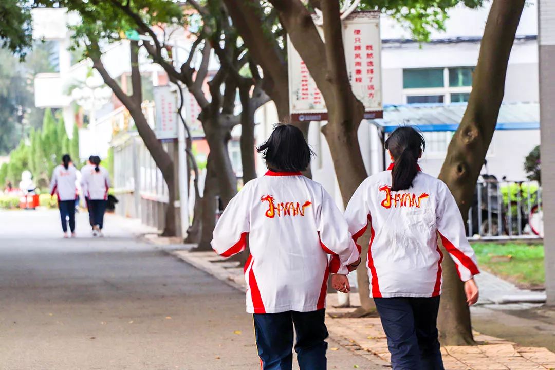 泉州这所中学，办过世界级比赛，还有独立露天游泳池？！厉害了！