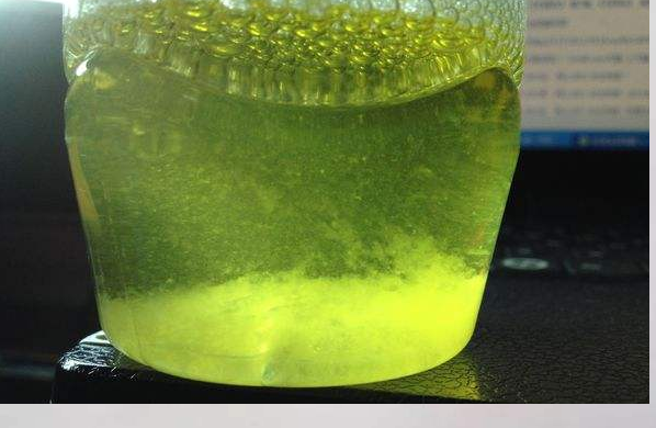 淡绿色尿液图片(不同的尿液颜色) - 赤虎壹号