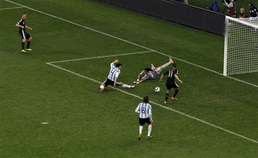 德国对阿根廷4比0助攻队员(马拉多纳国家队最后一战惨败德国，是谁在让阿根廷哭泣？)