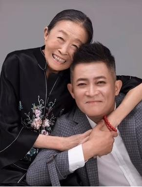张少华去世：年迈的她为了儿子还房贷，儿子为何不去医院看望？