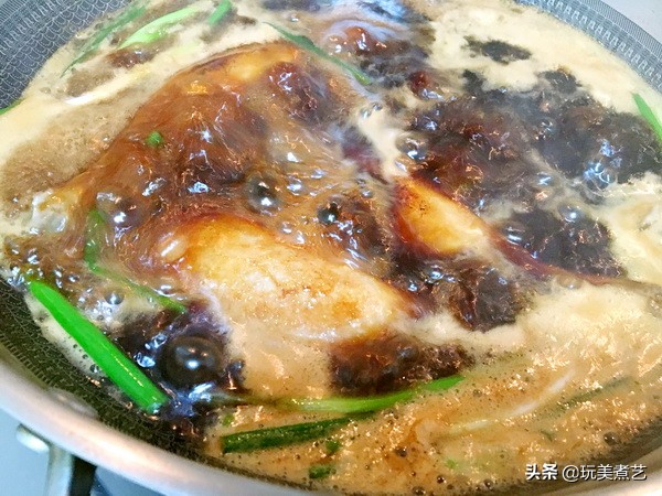 酒杯三月凤上灯,尽尝世味犹存舌,黑啤鸭腿随缘敢爱憎