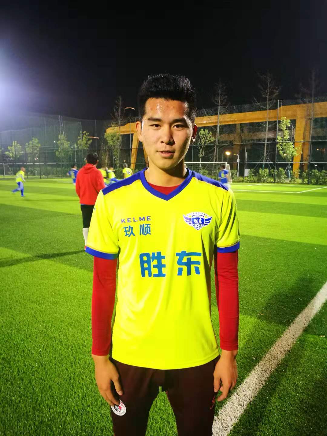 草根足球队公开赛视频播放在线观看（请给草根足球队更多的掌声：武汉胜东队青山江滩足球比赛纪实）