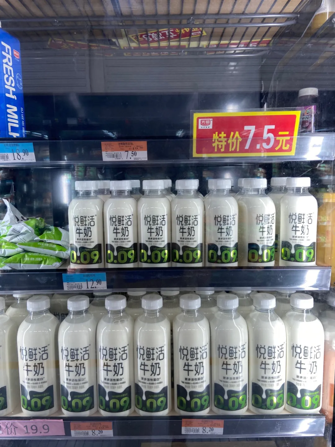 鲜奶自由来了:蒙牛光明价格战,1升奶不到6块钱,比水还便宜