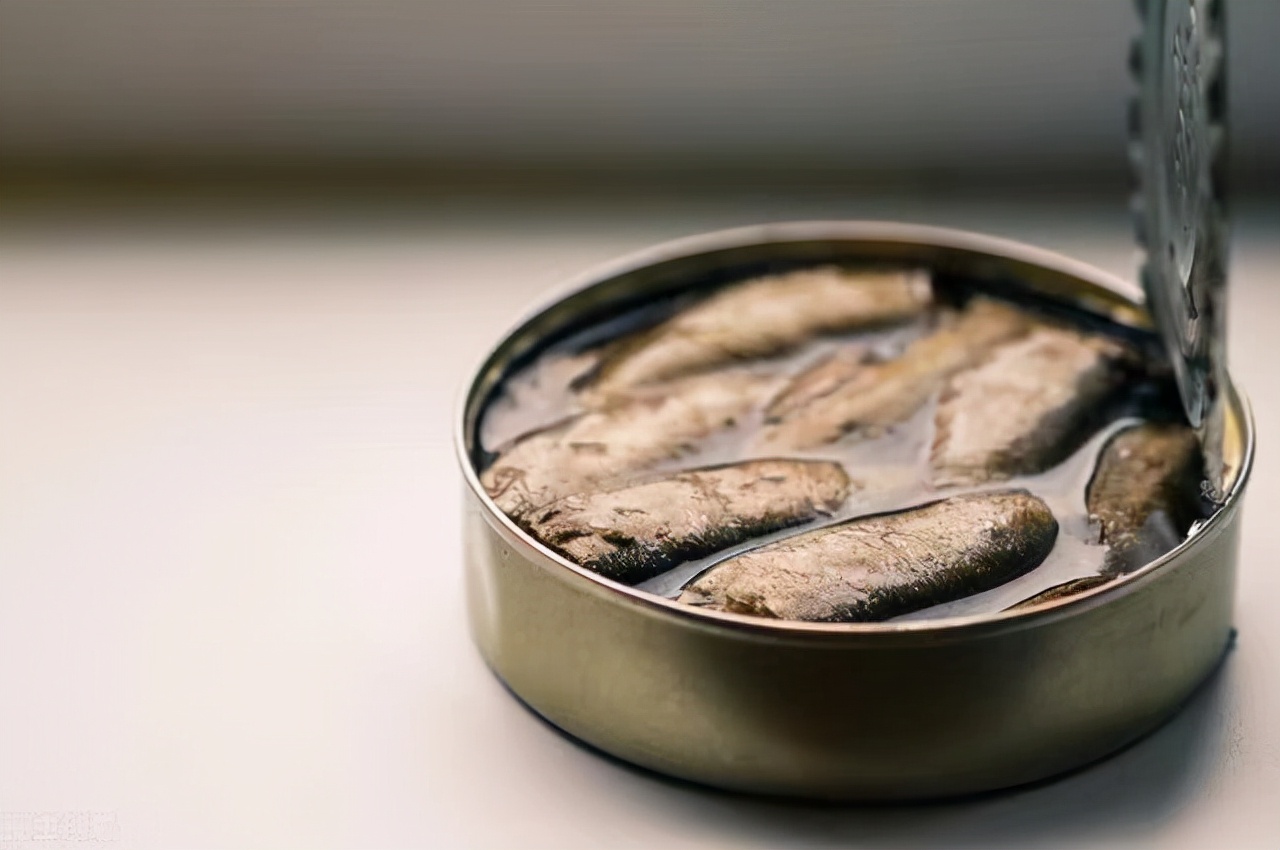 被称为餐桌上的生化武器，鲱鱼罐头到底有多臭？