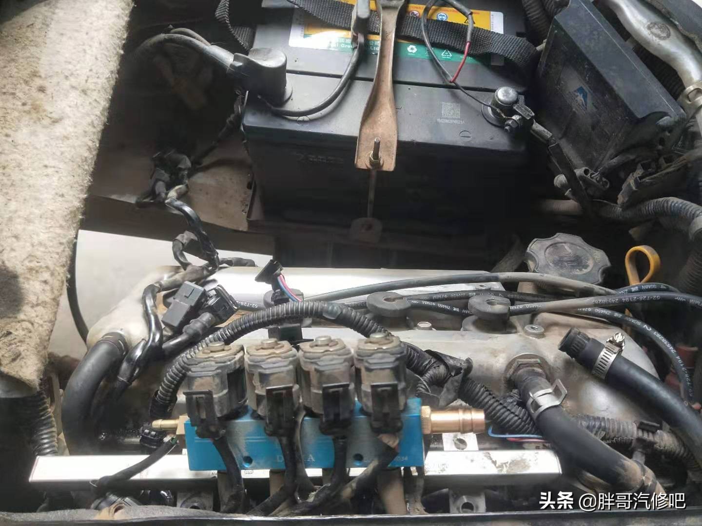 五菱发动机怠速抖动，差点把胖哥给整闷了，原来是排气门塌陷