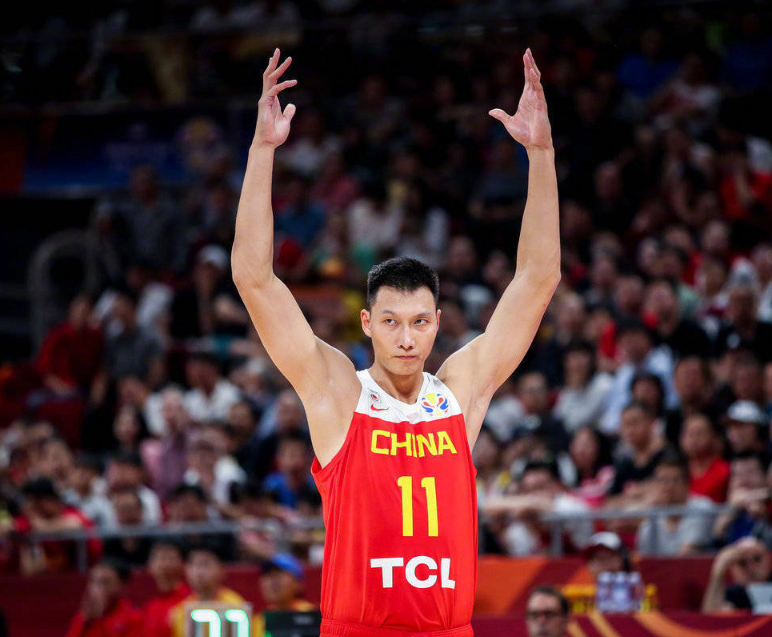 易建联为什么nba不打了(实话太伤人！易建联未能在NBA立足的原因，真的是他太差了？)