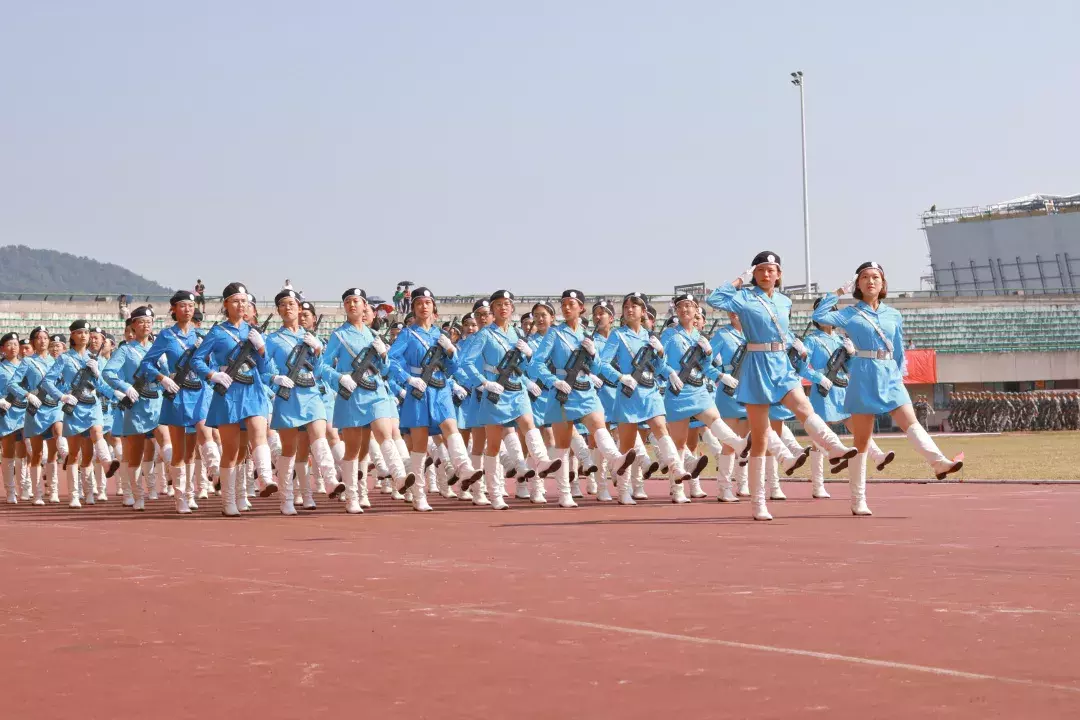 2019级中南大学本科新生完成军训，雄姿英发展风采！