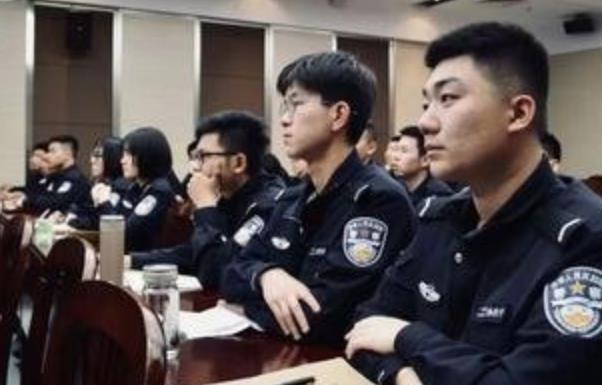 江苏这所大学成了公务员的摇篮，明明是二本，录取分数比一本还高