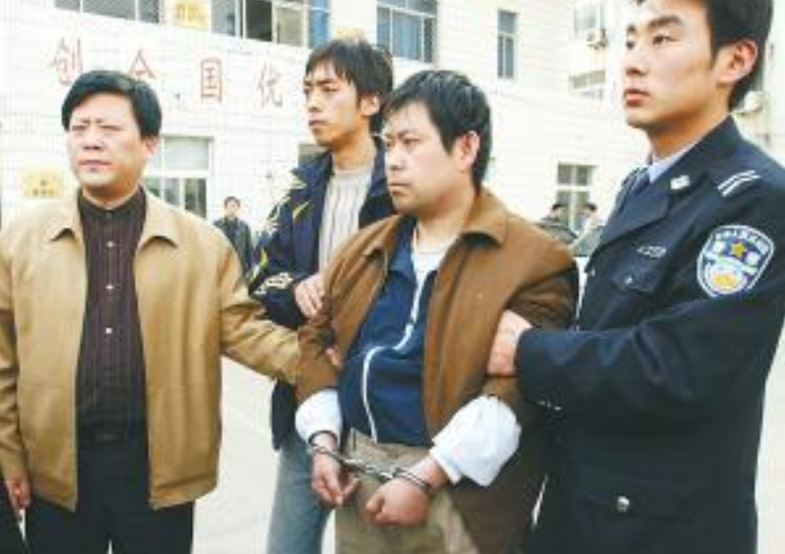 2007年，河北男子拿20万现金买车，竟是5100万农行金库盗窃案主犯