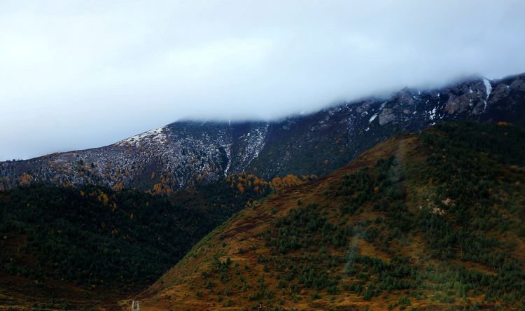 雪晴山色秀 云处有蓝天—雾漫雪山