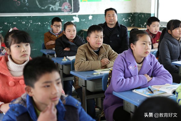 一名小学教师在绝望中的绝地反击，用教育者的勤勉实现人生逆袭