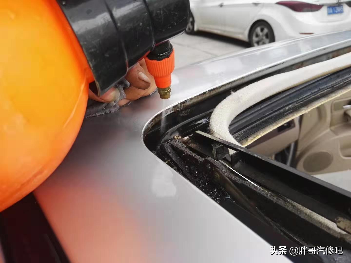 花钱买了天窗功能，一定要记得定期保养，天窗漏水保养维修