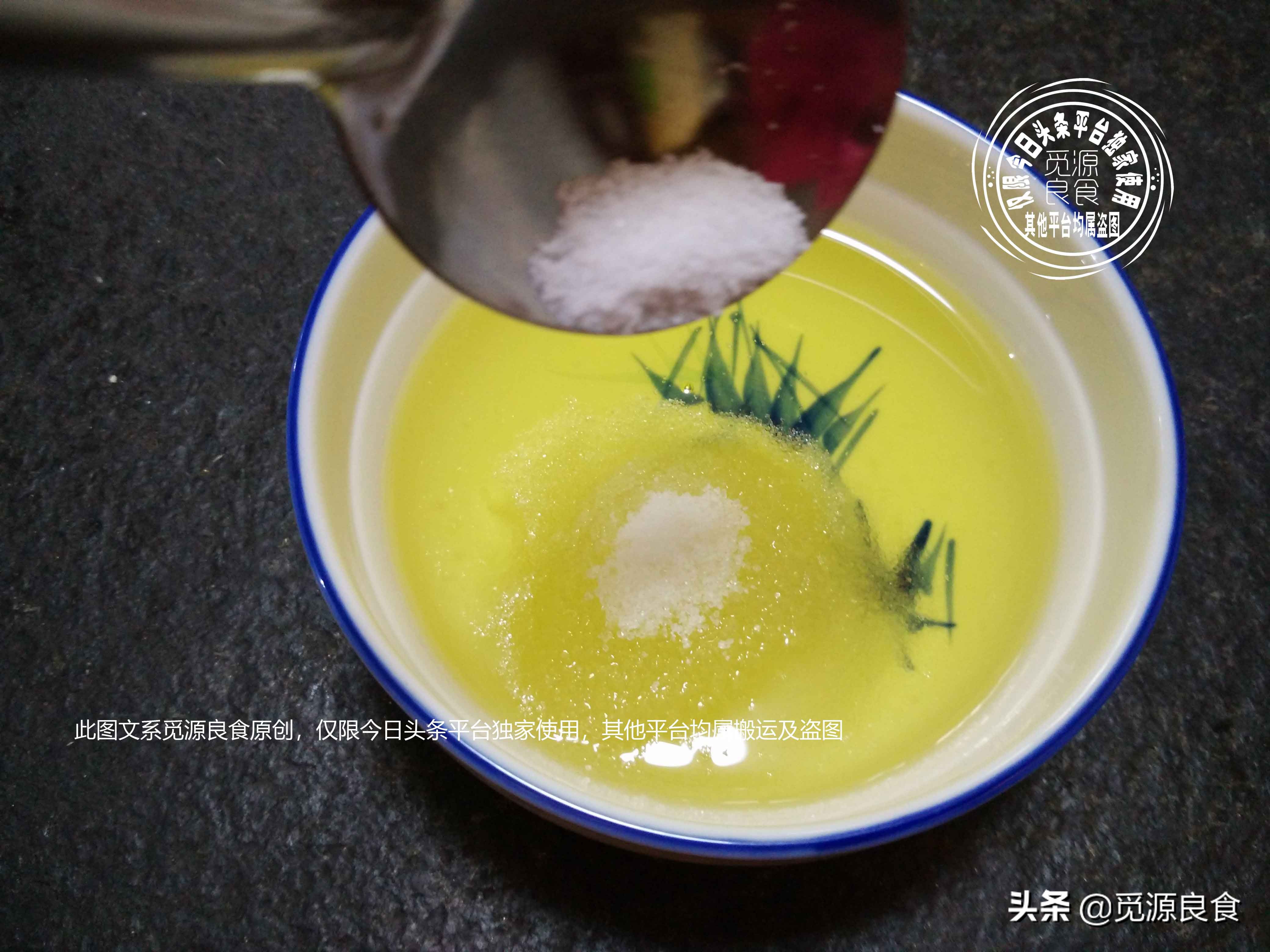 一碗面粉两个鸡蛋，不用烤箱，自己在家做饼干，比甜品店还美味