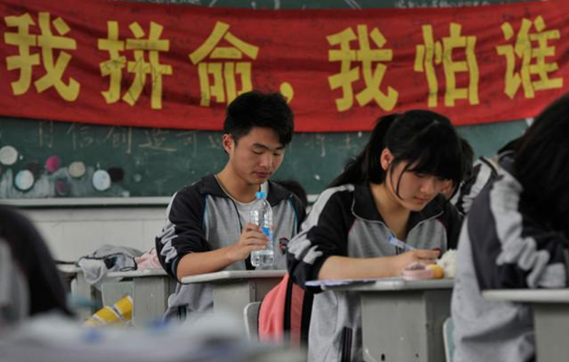 改名“很失败”的985大学，名气一落千丈，改回原名再得“复宠”