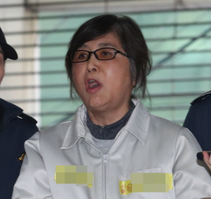 她是“韩版老佛爷”，操控总统40年，4大财阀和美国都抢着巴结她